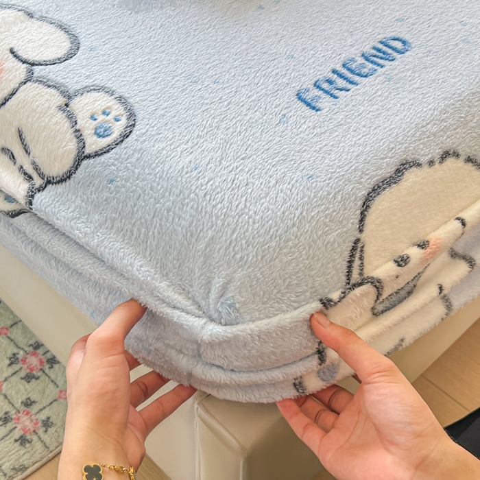 91家纺网 家纺一手货源 找家纺 娜朵家纺 2025新款180克雪花绒印花床笠 机灵狗