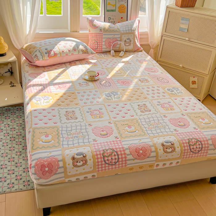 91家纺网 家纺一手货源 找家纺 娜朵家纺 2025新款180克雪花绒印花床笠 浪漫满屋