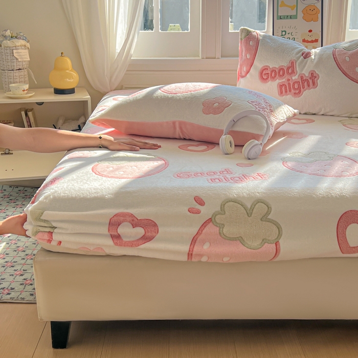 娜朵家纺 2025新款180克雪花绒印花床笠 草莓之恋