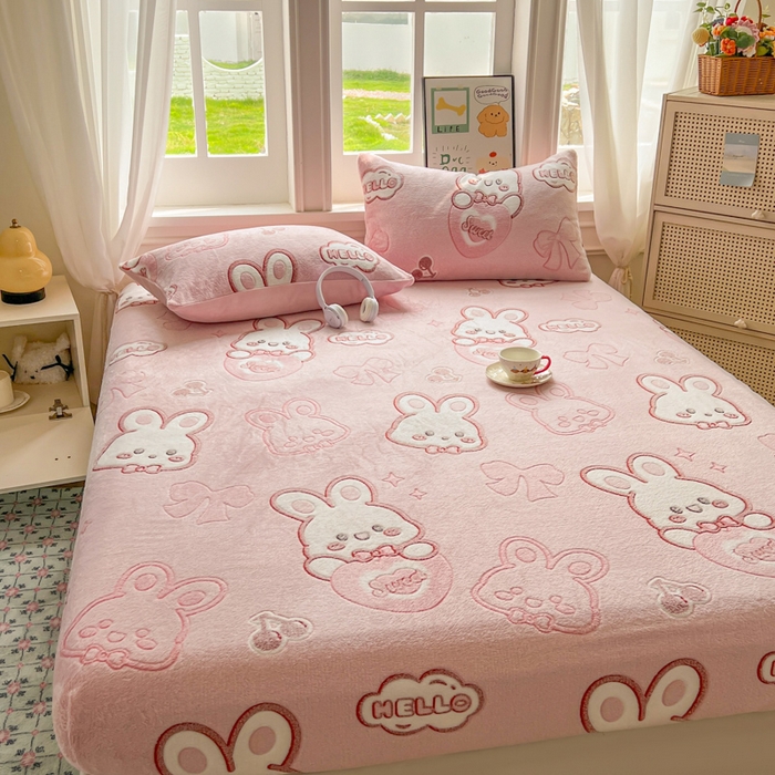 91家纺网 家纺一手货源 找家纺 娜朵家纺 2025新款180克雪花绒印花床笠 樱桃兔