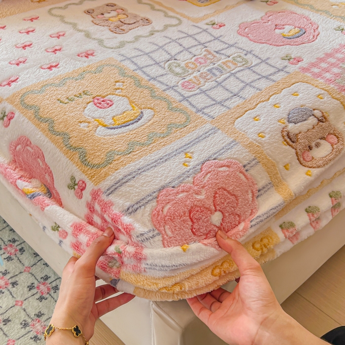 91家纺网 家纺一手货源 找家纺 娜朵家纺 2025新款180克雪花绒印花床笠 浪漫满屋