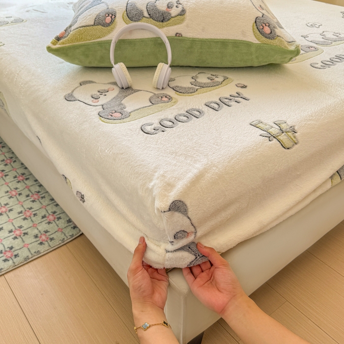 91家纺网 家纺一手货源 找家纺 娜朵家纺 2025新款180克雪花绒印花床笠 团团圆圆