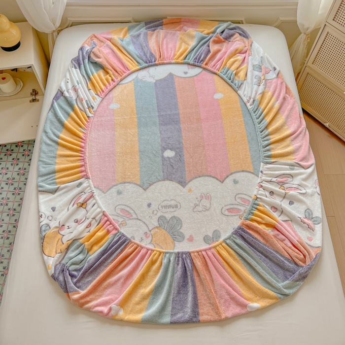 91家纺网 家纺一手货源 找家纺 娜朵家纺 2025新款180克雪花绒印花床笠 萝卜兔