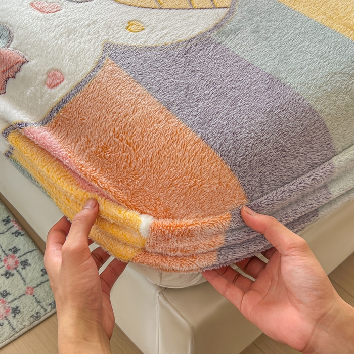 91家纺网 家纺一手货源 找家纺 娜朵家纺 2025新款180克雪花绒印花床笠 萝卜兔