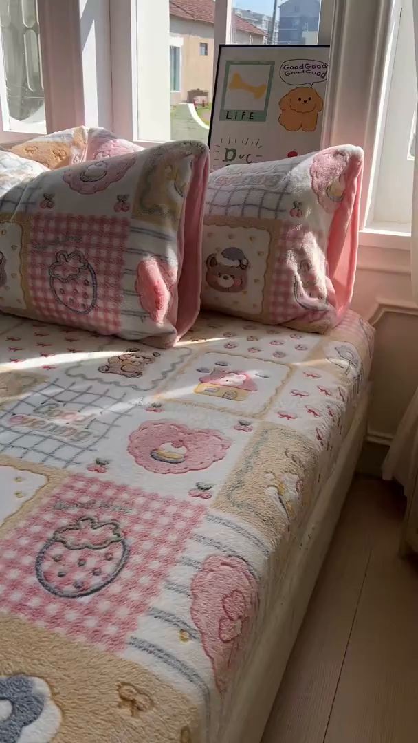 91家纺网 家纺一手货源 找家纺 娜朵家纺 2025新款180克雪花绒印花床笠 浪漫满屋