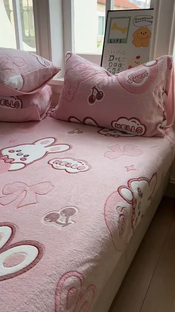 91家纺网 家纺一手货源 找家纺 娜朵家纺 2025新款180克雪花绒印花床笠 樱桃兔