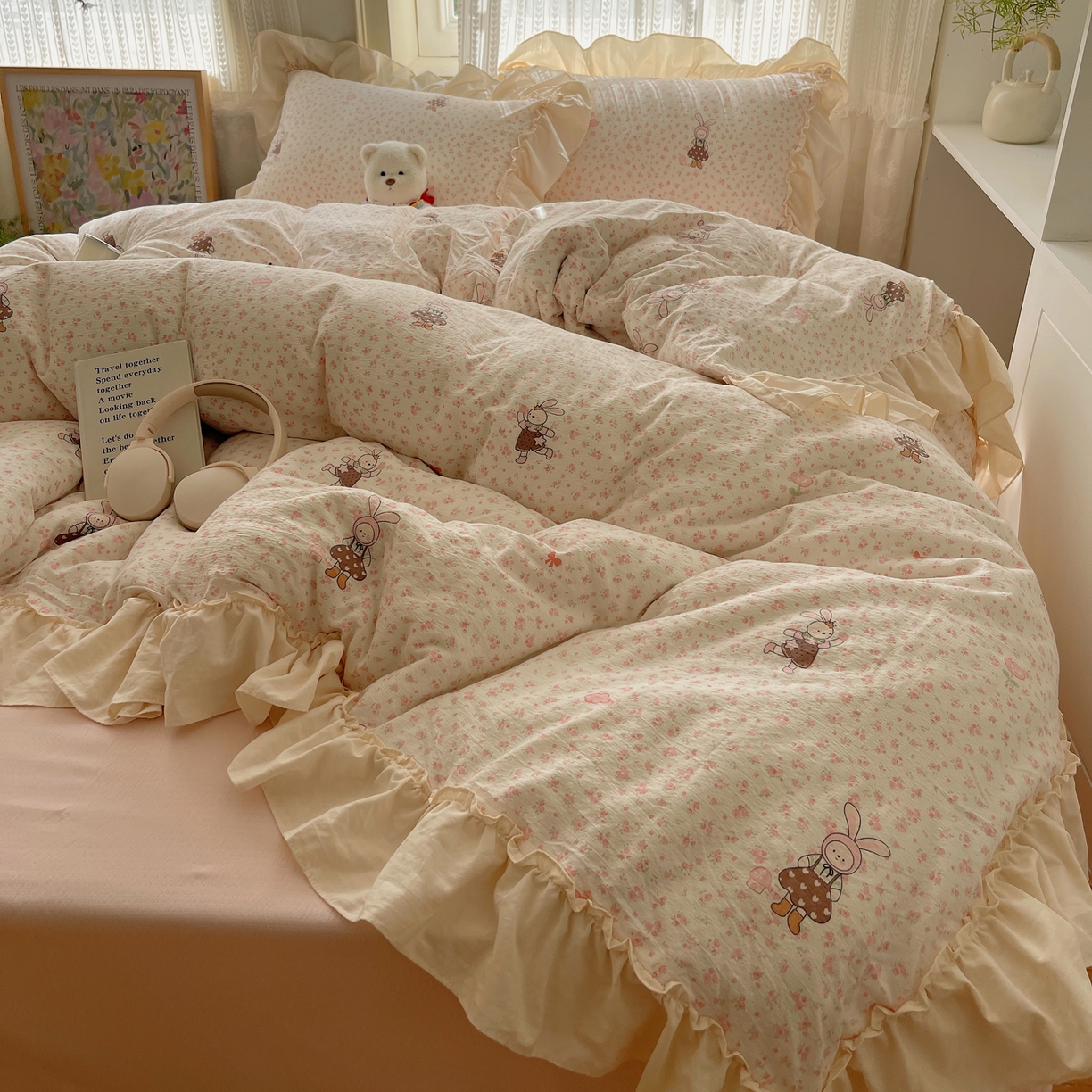 91家纺网 家纺一手货源 找家纺 初念 2025新款法式花边款小碎花云感双层纱系列四件套-曼塔（小红书推荐）提供买家秀 曼塔-芭比兔