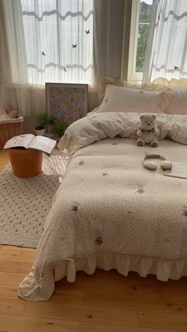 91家纺网 家纺一手货源 找家纺 初念 2025新款法式花边款小碎花云感双层纱系列四件套-曼塔（小红书推荐）提供买家秀 曼塔-芭比兔