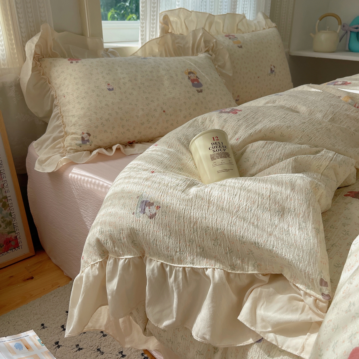 91家纺网 家纺一手货源 找家纺 初念 2025新款法式花边款小碎花云感双层纱系列四件套-曼塔（小红书推荐）提供买家秀 曼塔-丛林女孩