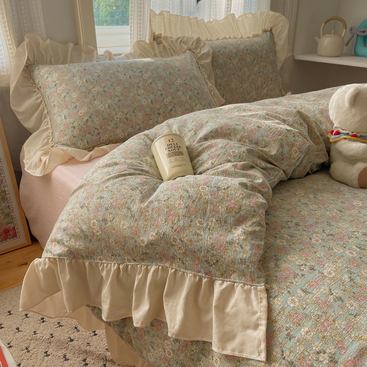 91家纺网 家纺一手货源 找家纺 初念 2025新款法式花边款小碎花云感双层纱系列四件套-曼塔（小红书推荐）提供买家秀 曼塔-南庭春光