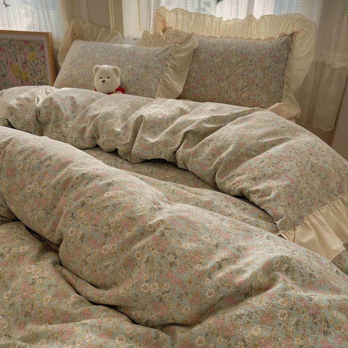 91家纺网 家纺一手货源 找家纺 初念 2025新款法式花边款小碎花云感双层纱系列四件套-曼塔（小红书推荐）提供买家秀 曼塔-南庭春光