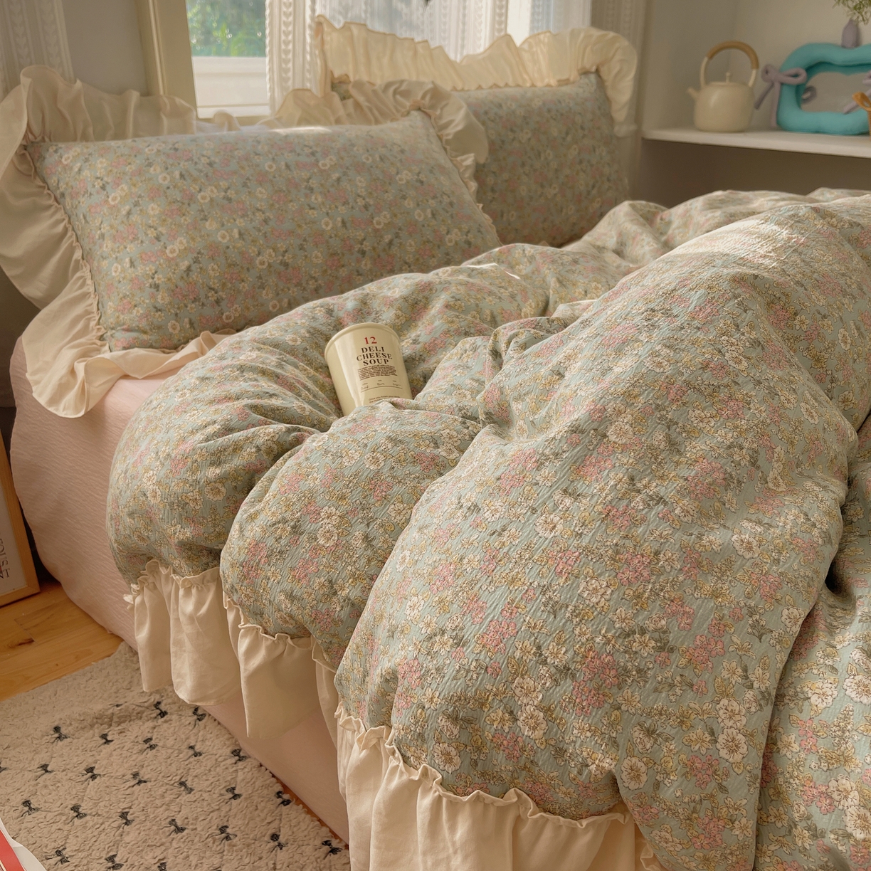 91家纺网 家纺一手货源 找家纺 初念 2025新款法式花边款小碎花云感双层纱系列四件套-曼塔（小红书推荐）提供买家秀 曼塔-南庭春光