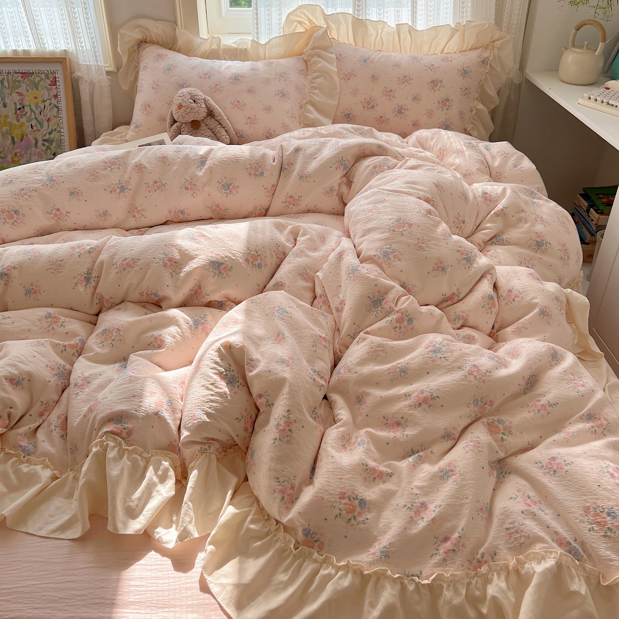 91家纺网 家纺一手货源 找家纺 初念 2025新款法式花边款小碎花云感双层纱系列四件套-曼塔（小红书推荐）提供买家秀 曼塔-芊芊花海