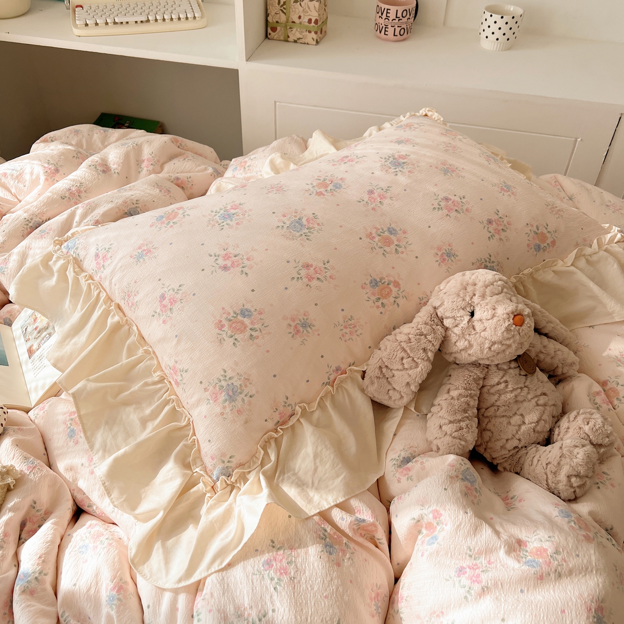 91家纺网 家纺一手货源 找家纺 初念 2025新款法式花边款小碎花云感双层纱系列四件套-曼塔（小红书推荐）提供买家秀 曼塔-芊芊花海