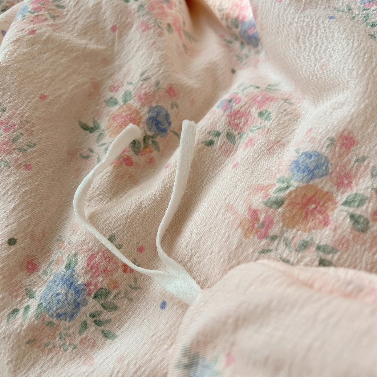 91家纺网 家纺一手货源 找家纺 初念 2025新款法式花边款小碎花云感双层纱系列四件套-曼塔（小红书推荐）提供买家秀 曼塔-芊芊花海