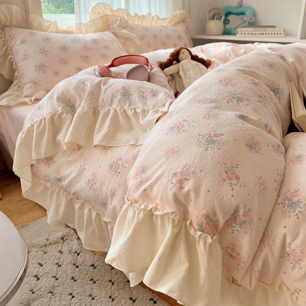 91家纺网 家纺一手货源 找家纺 初念 2025新款法式花边款小碎花云感双层纱系列四件套-曼塔（小红书推荐）提供买家秀 曼塔-芊芊花海