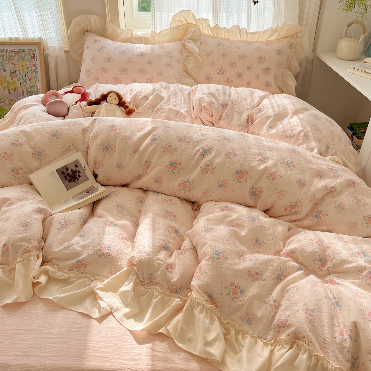 91家纺网 家纺一手货源 找家纺 初念 2025新款法式花边款小碎花云感双层纱系列四件套-曼塔（小红书推荐）提供买家秀 曼塔-芊芊花海