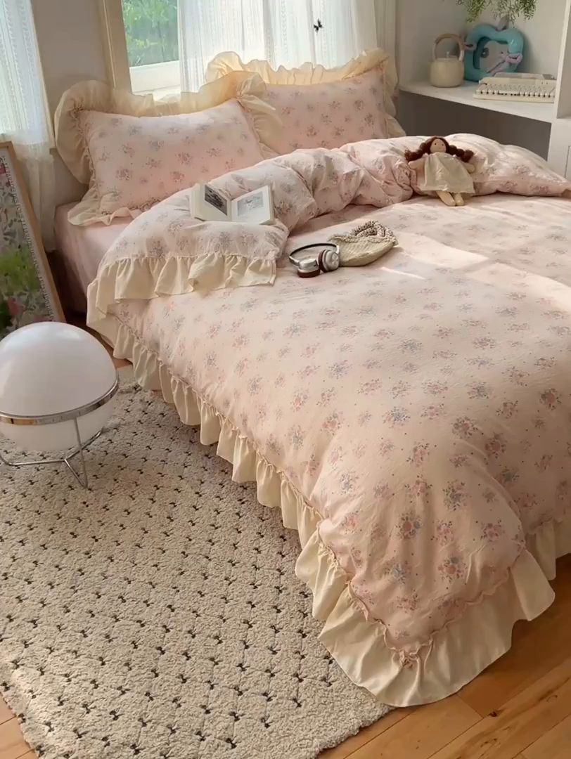 91家纺网 家纺一手货源 找家纺 初念 2025新款法式花边款小碎花云感双层纱系列四件套-曼塔（小红书推荐）提供买家秀 曼塔-芊芊花海