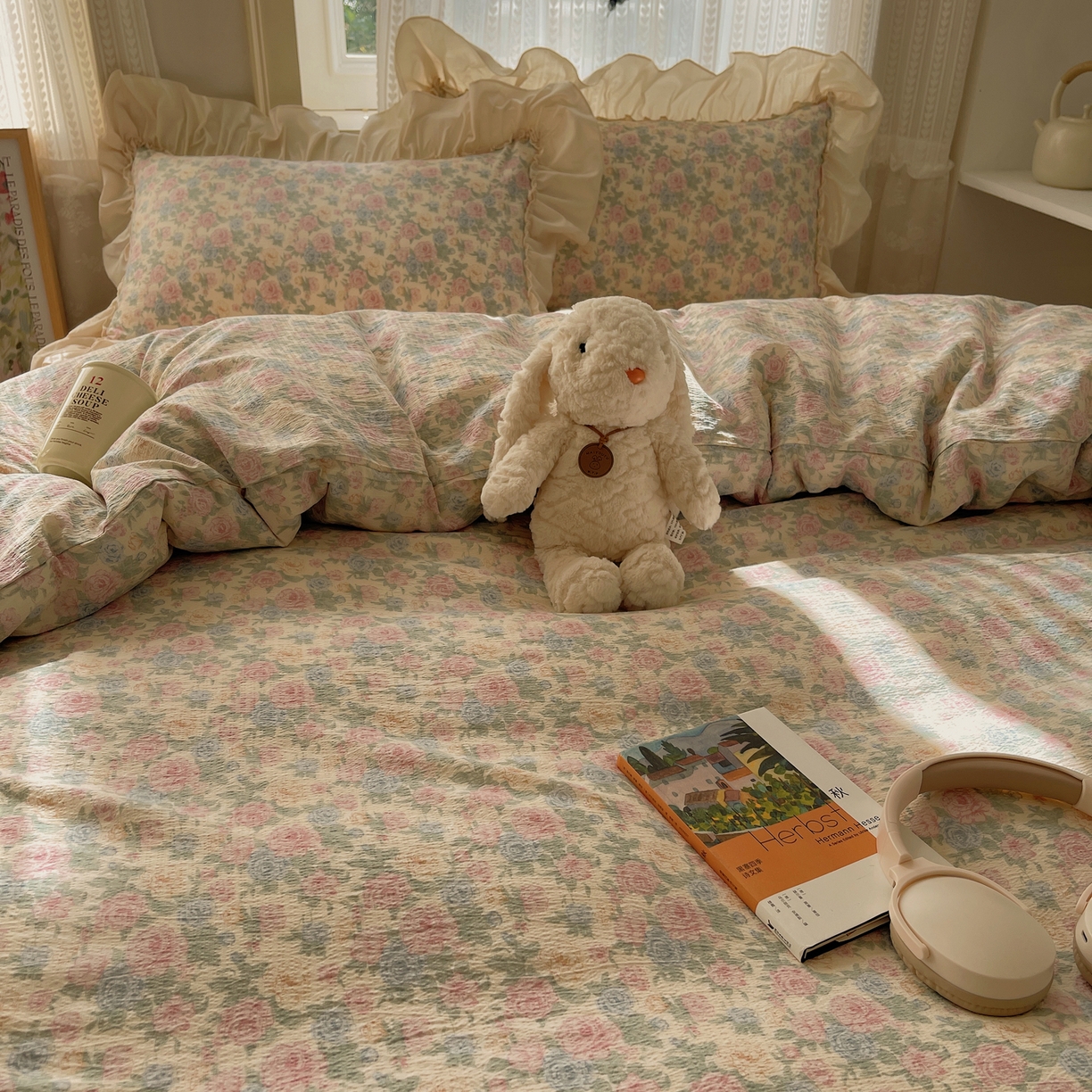 91家纺网 家纺一手货源 找家纺 初念 2025新款法式花边款小碎花云感双层纱系列四件套-曼塔（小红书推荐）提供买家秀 曼塔-童话星岛