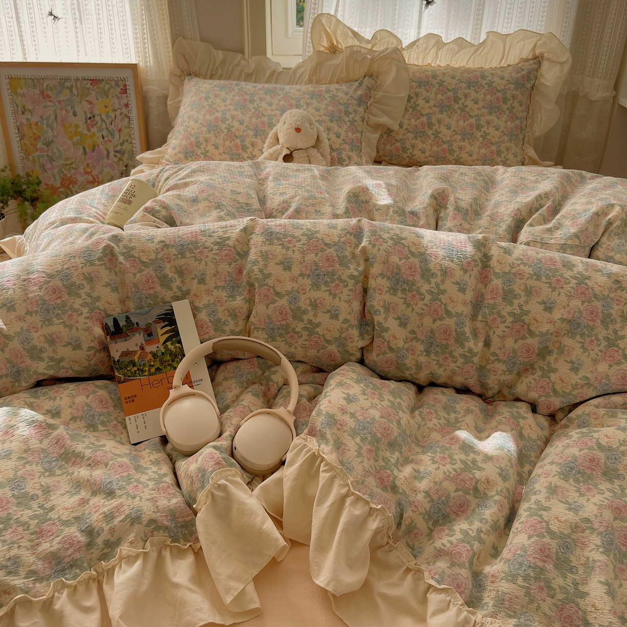 91家纺网 家纺一手货源 找家纺 初念 2025新款法式花边款小碎花云感双层纱系列四件套-曼塔（小红书推荐）提供买家秀 曼塔-童话星岛