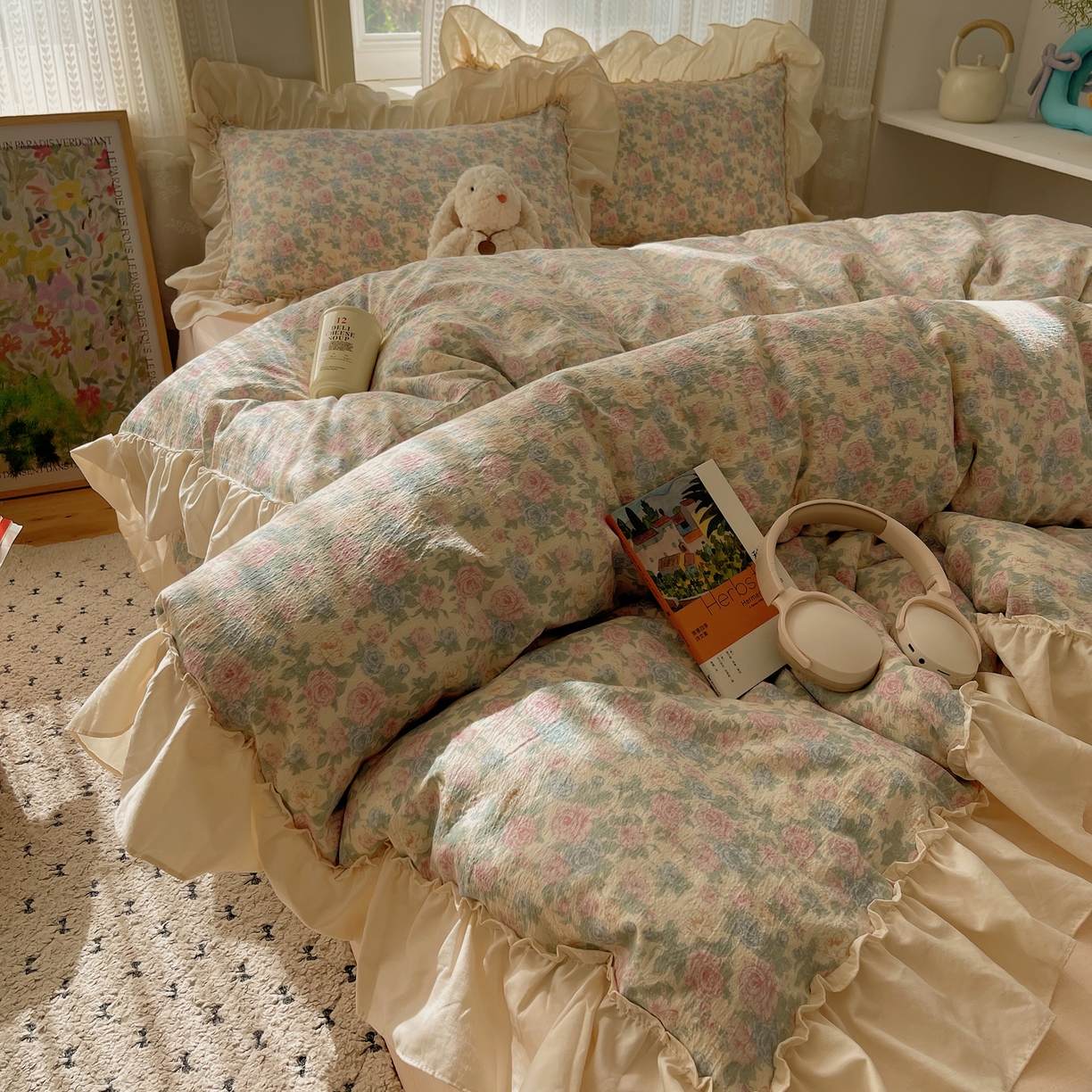 91家纺网 家纺一手货源 找家纺 初念 2025新款法式花边款小碎花云感双层纱系列四件套-曼塔（小红书推荐）提供买家秀 曼塔-童话星岛