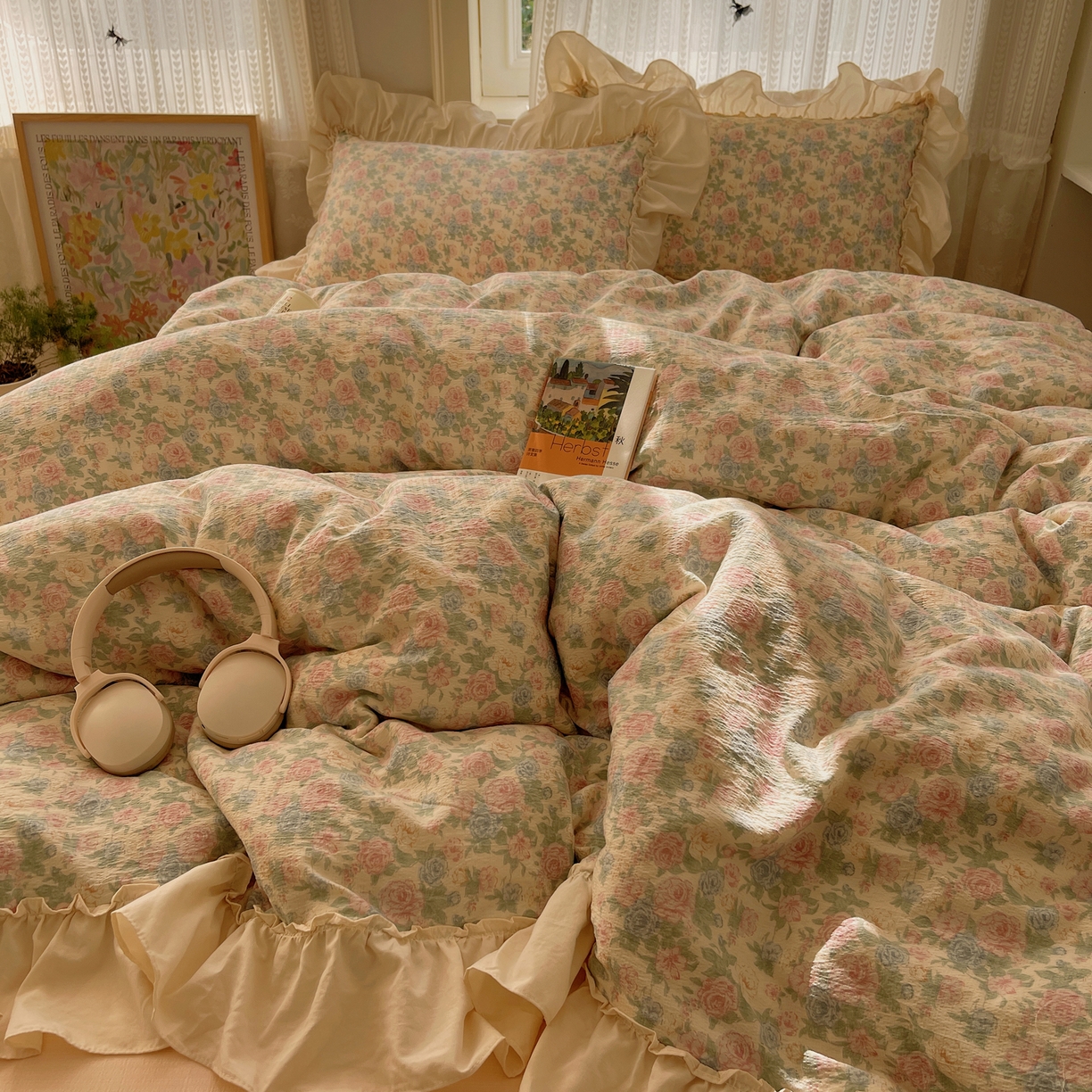 91家纺网 家纺一手货源 找家纺 初念 2025新款法式花边款小碎花云感双层纱系列四件套-曼塔（小红书推荐）提供买家秀 曼塔-童话星岛