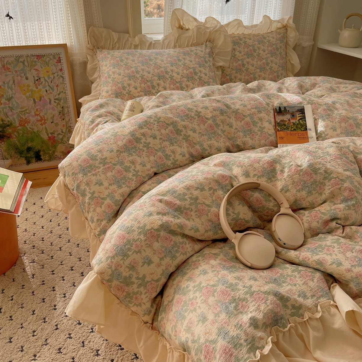 91家纺网 家纺一手货源 找家纺 初念 2025新款法式花边款小碎花云感双层纱系列四件套-曼塔（小红书推荐）提供买家秀 曼塔-童话星岛