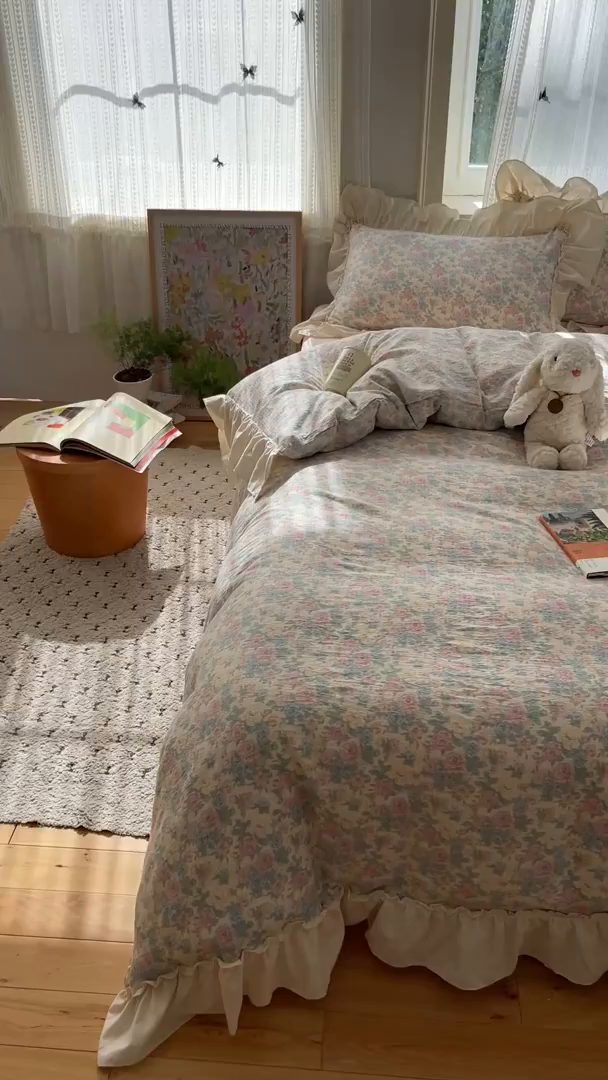 91家纺网 家纺一手货源 找家纺 初念 2025新款法式花边款小碎花云感双层纱系列四件套-曼塔（小红书推荐）提供买家秀 曼塔-童话星岛