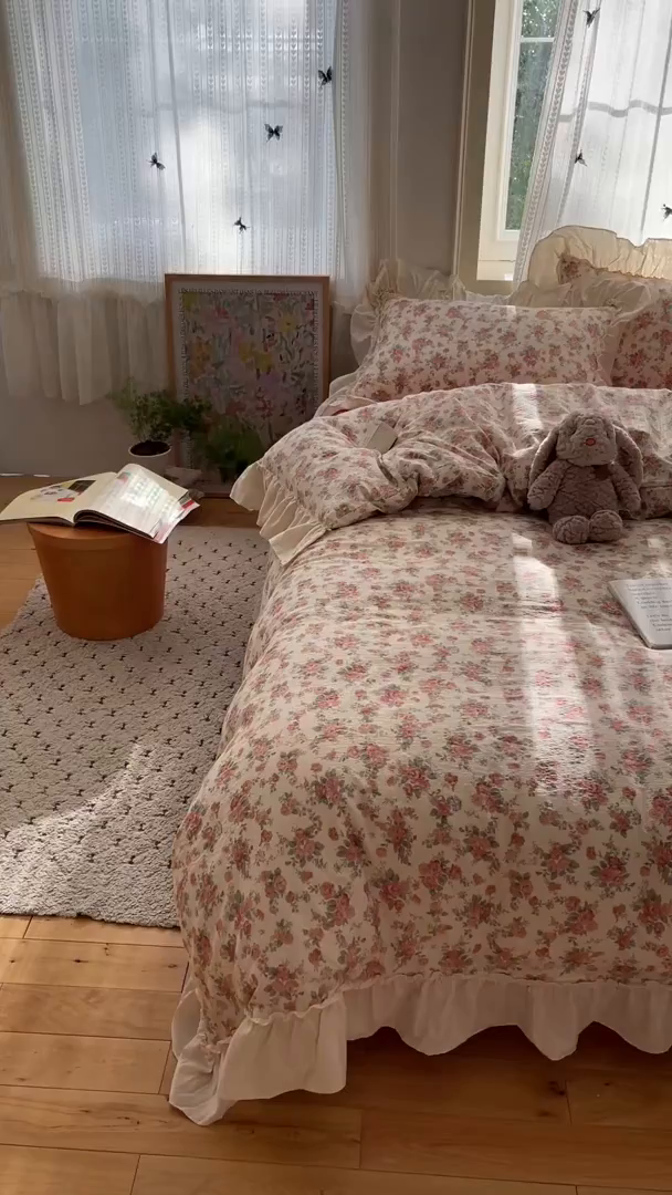 91家纺网 家纺一手货源 找家纺 初念 2025新款法式花边款小碎花云感双层纱系列四件套-曼塔（小红书推荐）提供买家秀 曼塔-星眠云野