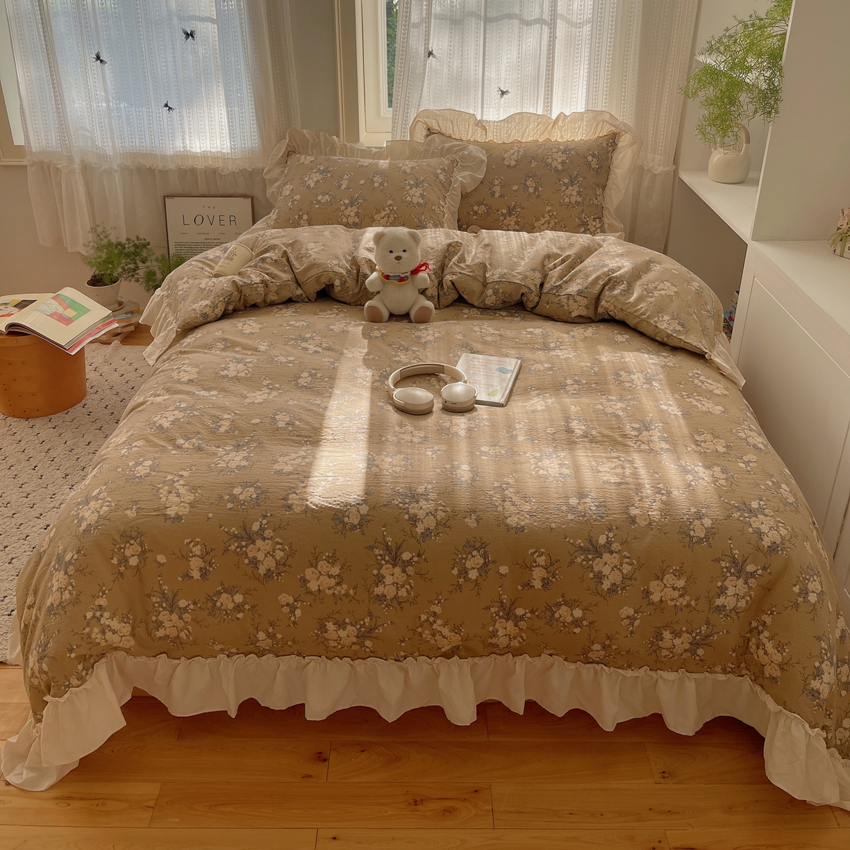 91家纺网 家纺一手货源 找家纺 初念 2025新款法式花边款小碎花云感双层纱系列四件套-曼塔（小红书推荐）提供买家秀 曼塔-雨眠岛屿