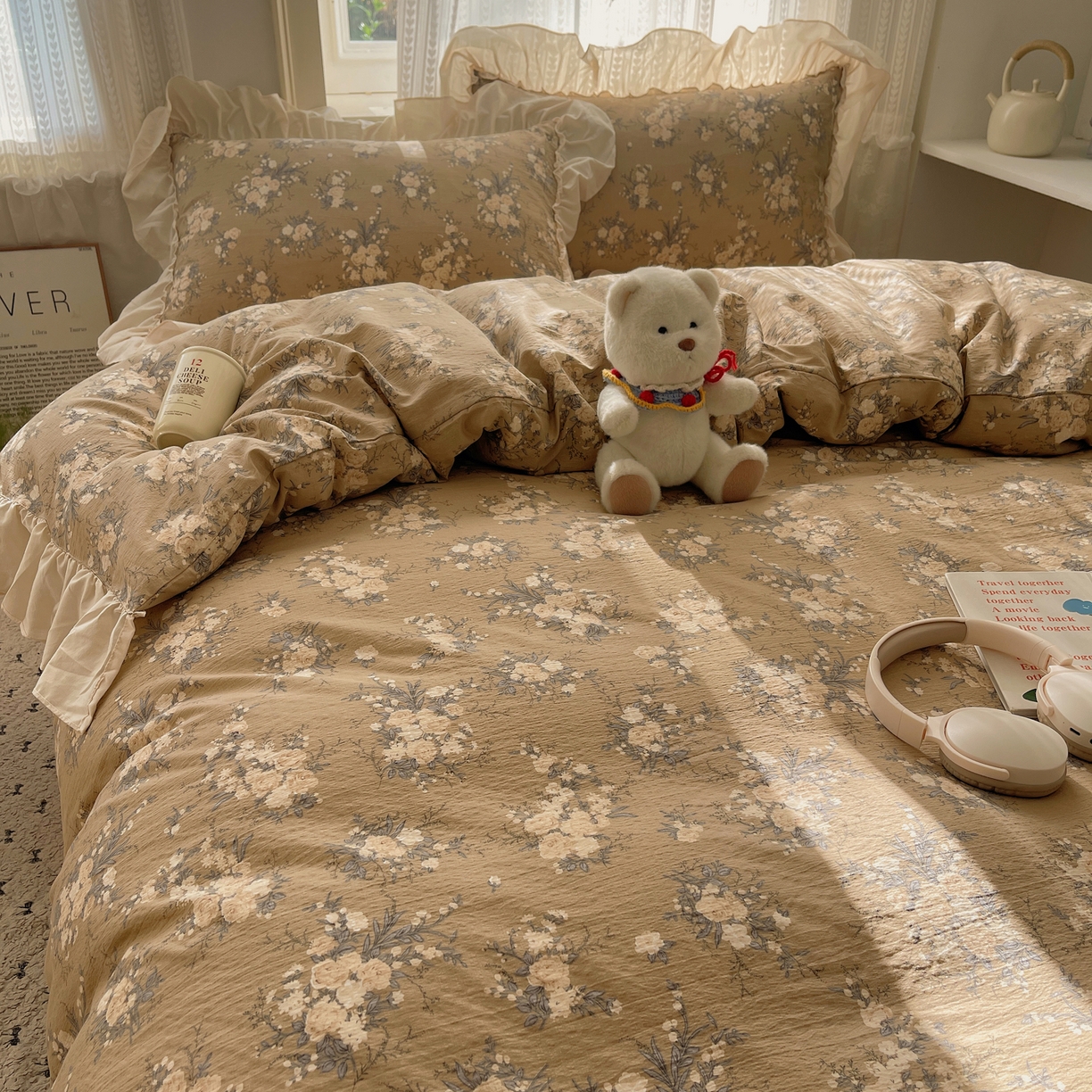 91家纺网 家纺一手货源 找家纺 初念 2025新款法式花边款小碎花云感双层纱系列四件套-曼塔（小红书推荐）提供买家秀 曼塔-雨眠岛屿