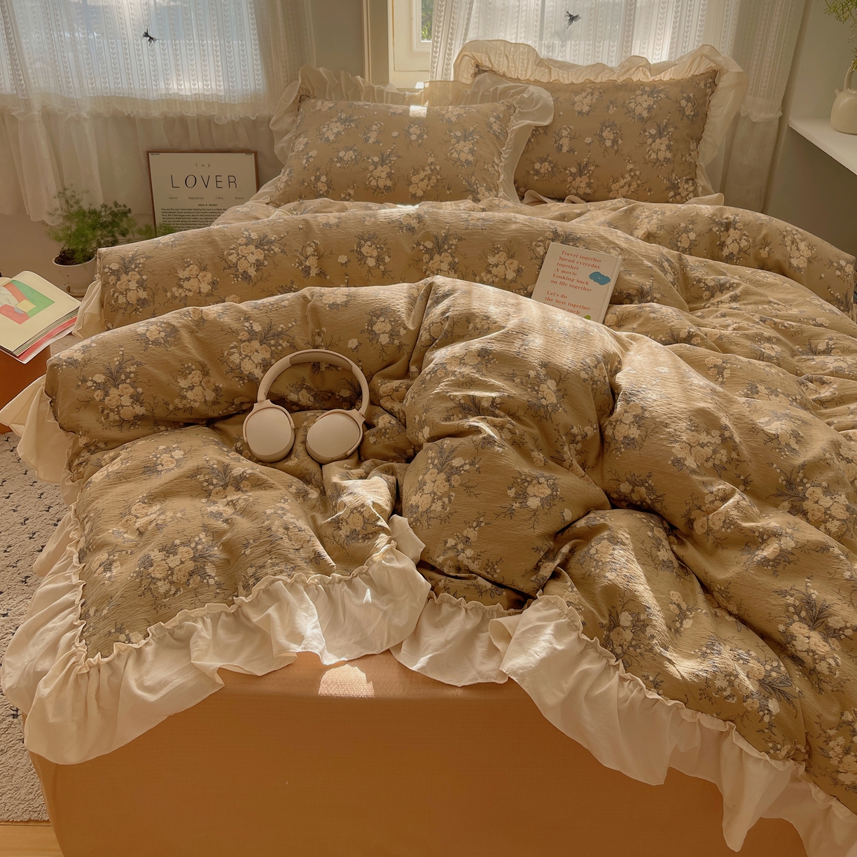 91家纺网 家纺一手货源 找家纺 初念 2025新款法式花边款小碎花云感双层纱系列四件套-曼塔（小红书推荐）提供买家秀 曼塔-雨眠岛屿