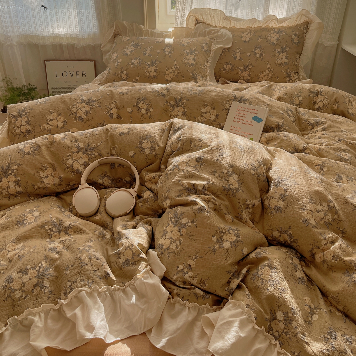 91家纺网 家纺一手货源 找家纺 初念 2025新款法式花边款小碎花云感双层纱系列四件套-曼塔（小红书推荐）提供买家秀 曼塔-雨眠岛屿