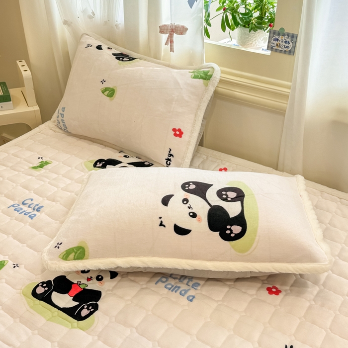 91家纺网 家纺一手货源 找家纺 梦初语 2025新款牛奶绒印花夹棉加厚款床护垫褥子大床场景-直播爆款（夹棉200克） 快乐panda