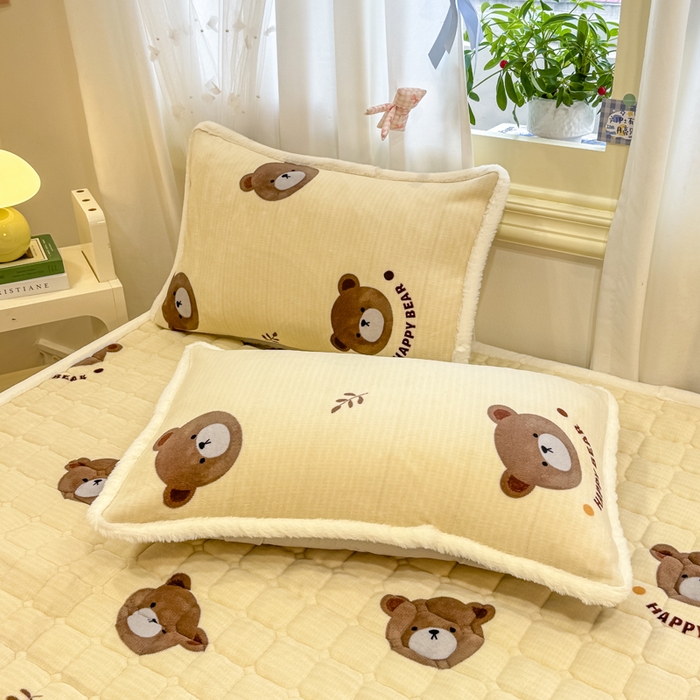 91家纺网 家纺一手货源 找家纺 （总）梦初语 2025新款牛奶绒印花夹棉加厚款床护垫褥子大床场景-直播爆款（夹棉200克）