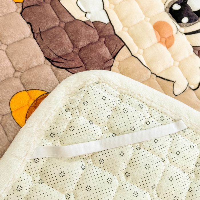 91家纺网 家纺一手货源 找家纺 梦初语 2025新款牛奶绒印花夹棉加厚款床护垫褥子大床场景-直播爆款（夹棉200克） 顽皮鼠