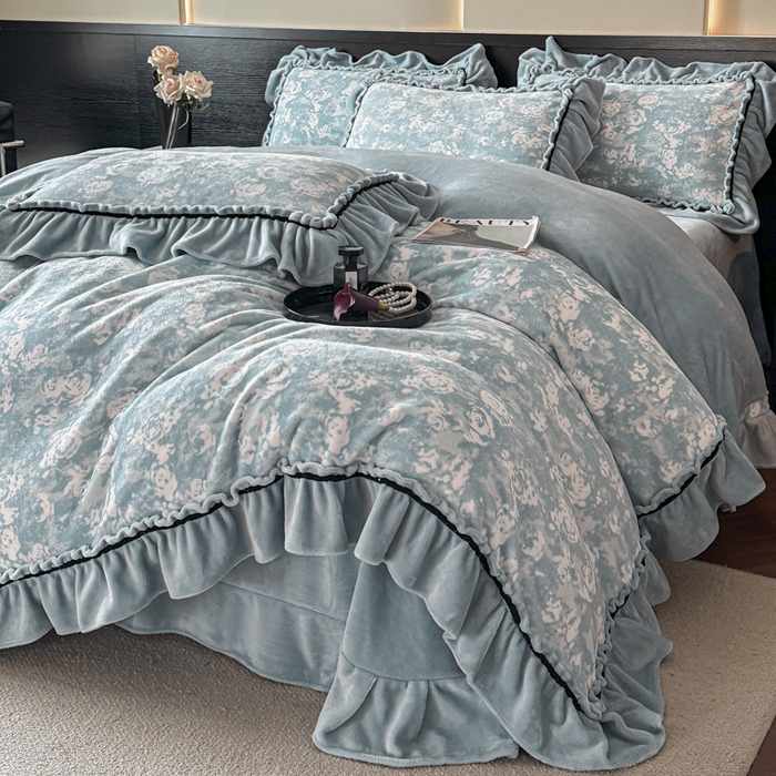 绘萱家居 2025新款爆款高密消光织带花边款印花牛奶绒四件套纯色 芳华玫瑰-蓝
