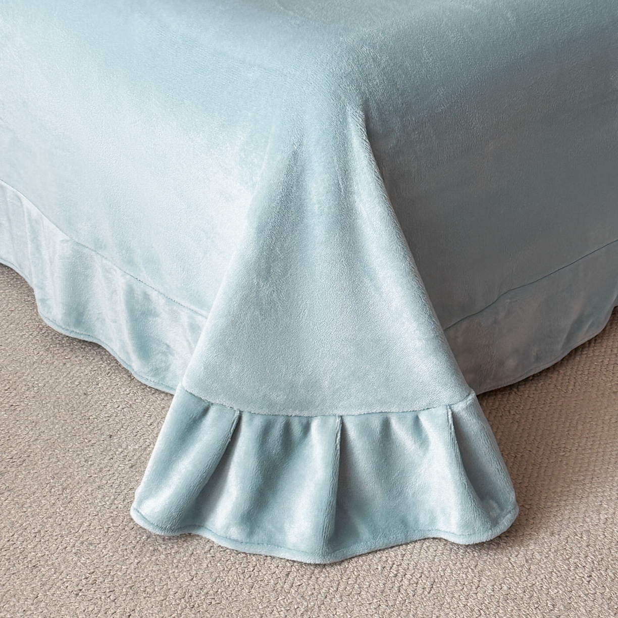 91家纺网 家纺一手货源 找家纺 绘萱家居 2025新款爆款高密消光织带花边款印花牛奶绒四件套纯色 芳华玫瑰-蓝