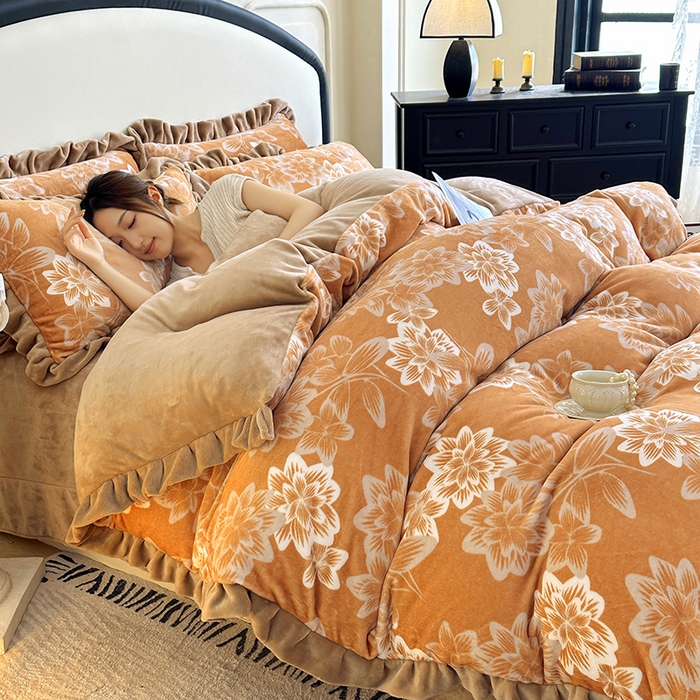 91家纺网 家纺一手货源 找家纺 绘萱家居 2025新款爆款高密消光双层花边牛奶绒四件套印花 灵动花语