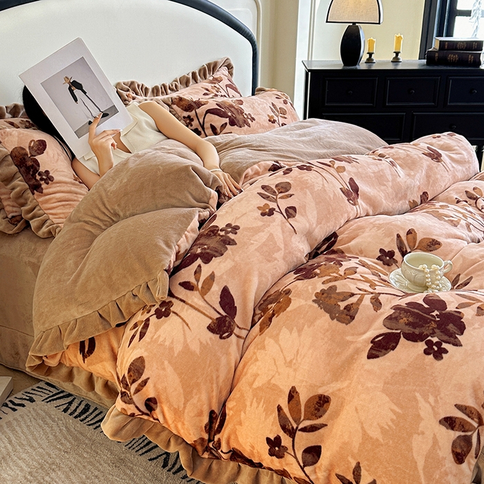 绘萱家居 2025新款爆款高密消光双层花边牛奶绒四件套印花 美拉德