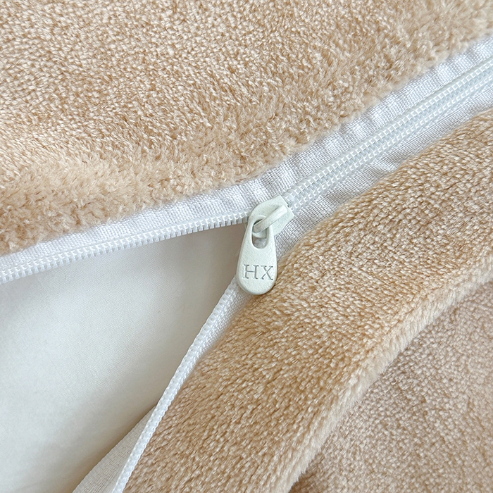 91家纺网 家纺一手货源 找家纺 绘萱家居 2025新款爆款高密消光双层花边牛奶绒四件套印花 奥黛丽