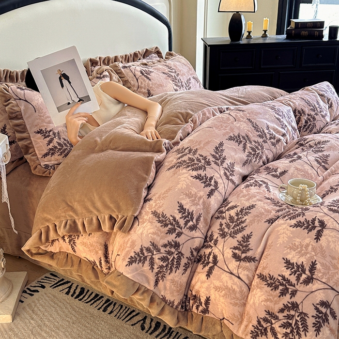 绘萱家居 2025新款爆款高密消光双层花边牛奶绒四件套印花 巴洛克-咖