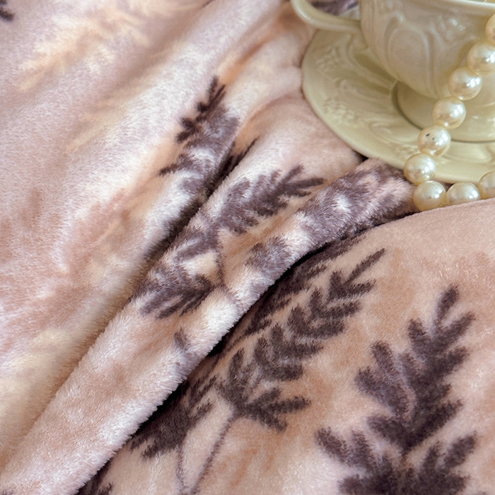 91家纺网 家纺一手货源 找家纺 绘萱家居 2025新款爆款高密消光双层花边牛奶绒四件套印花 巴洛克-咖