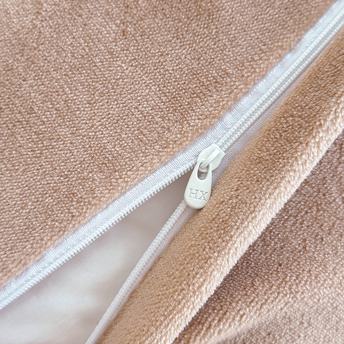 91家纺网 家纺一手货源 找家纺 绘萱家居 2025新款爆款高密消光双层花边牛奶绒四件套印花 巴洛克-咖