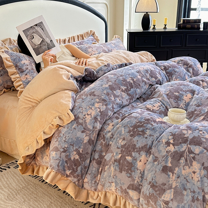 绘萱家居 2025新款爆款高密消光双层花边牛奶绒四件套印花 兰亭