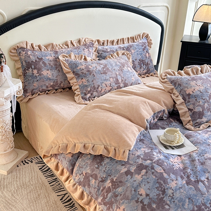 91家纺网 家纺一手货源 找家纺 绘萱家居 2025新款爆款高密消光双层花边牛奶绒四件套印花 兰亭