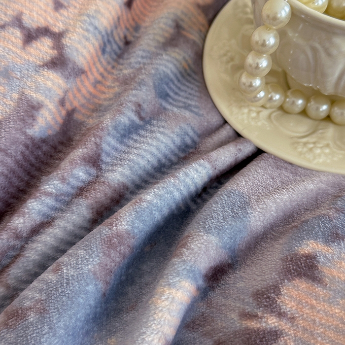 91家纺网 家纺一手货源 找家纺 绘萱家居 2025新款爆款高密消光双层花边牛奶绒四件套印花 兰亭