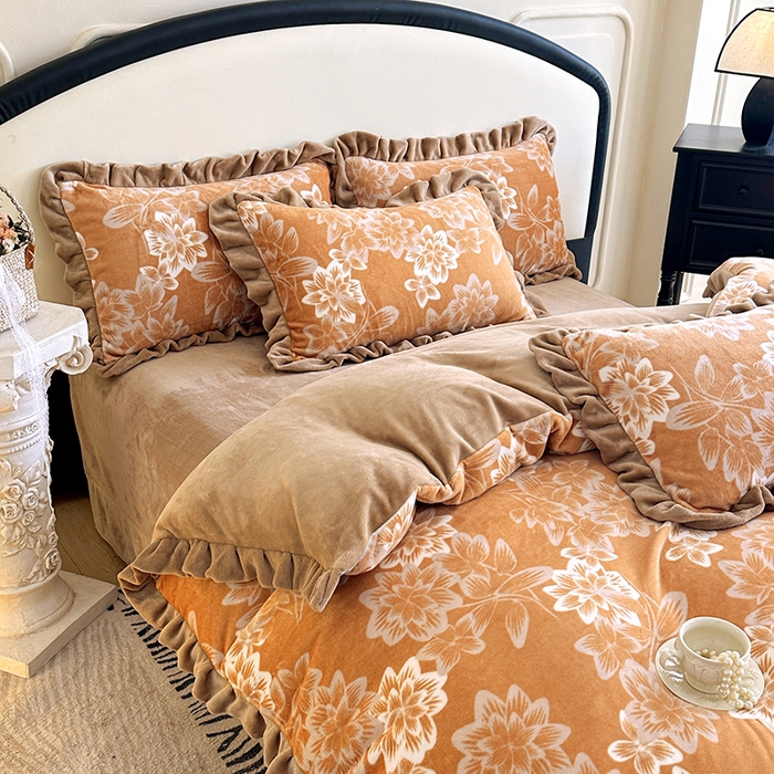 91家纺网 家纺一手货源 找家纺 绘萱家居 2025新款爆款高密消光双层花边牛奶绒四件套印花 灵动花语