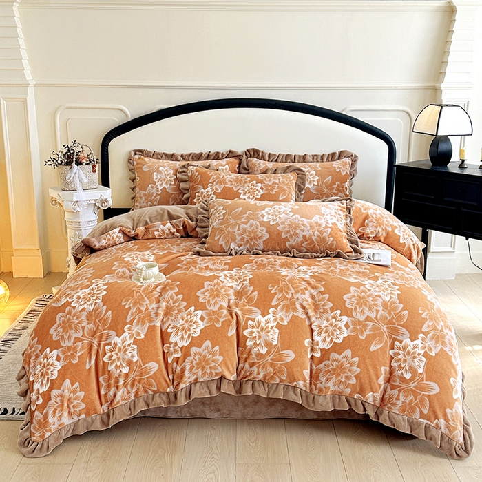 91家纺网 家纺一手货源 找家纺 绘萱家居 2025新款爆款高密消光双层花边牛奶绒四件套印花 灵动花语