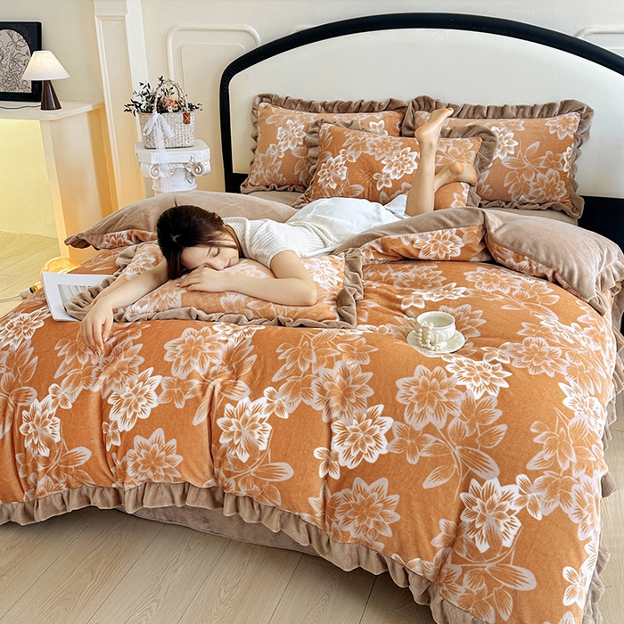 91家纺网 家纺一手货源 找家纺 绘萱家居 2025新款爆款高密消光双层花边牛奶绒四件套印花 灵动花语